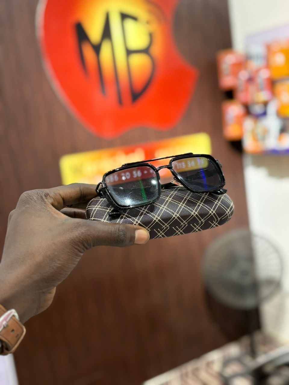 Lunettes de soleil Classic Black Frame