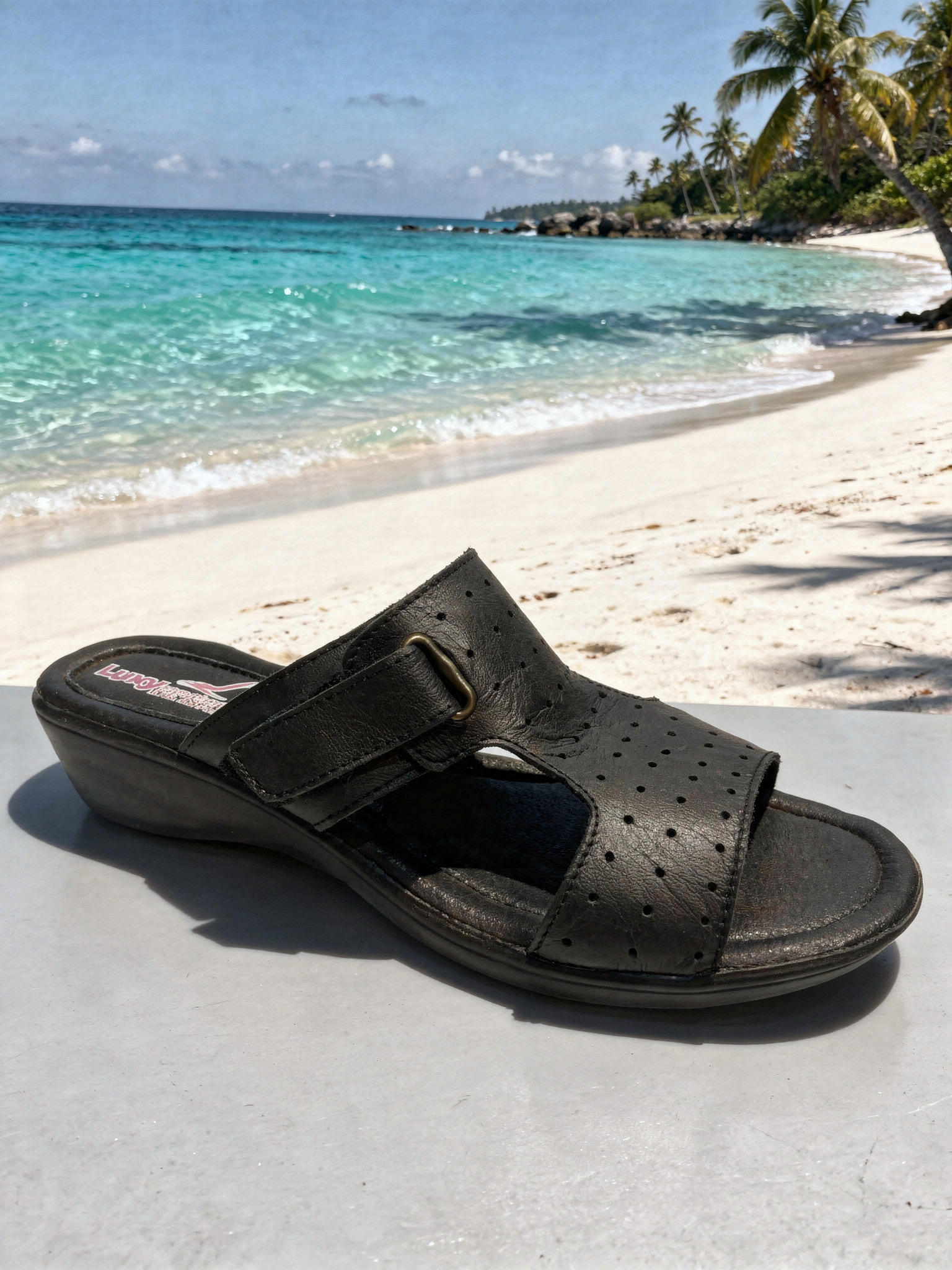 Sandalia de piel negra