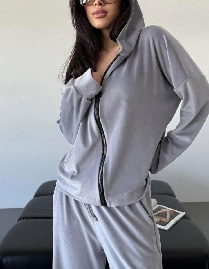 Pilkos spalvos  veliūrinis treningas