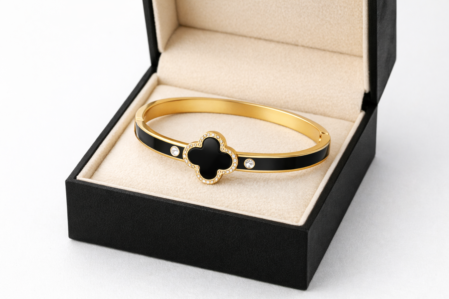 Elegant Black Clover Bracelet