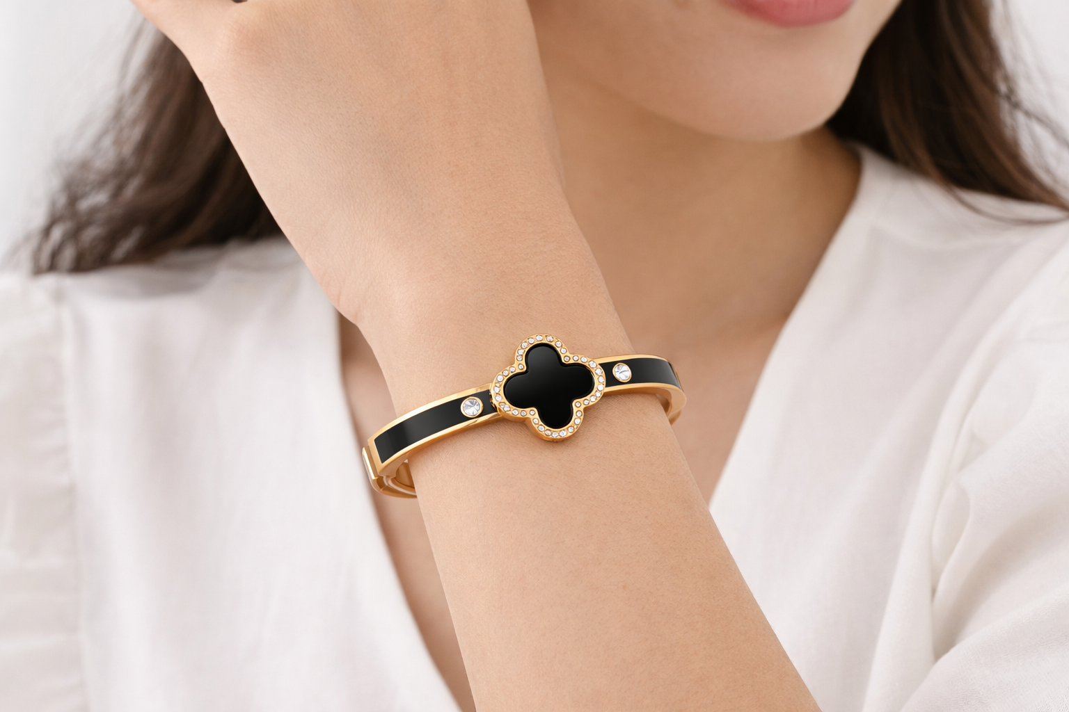 Elegant Black Clover Bracelet