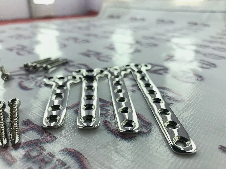 Orthopaedic Small T- Plates 3.5 mm (3 Holes to 7 Holes) 6 Piece with 50 Screws