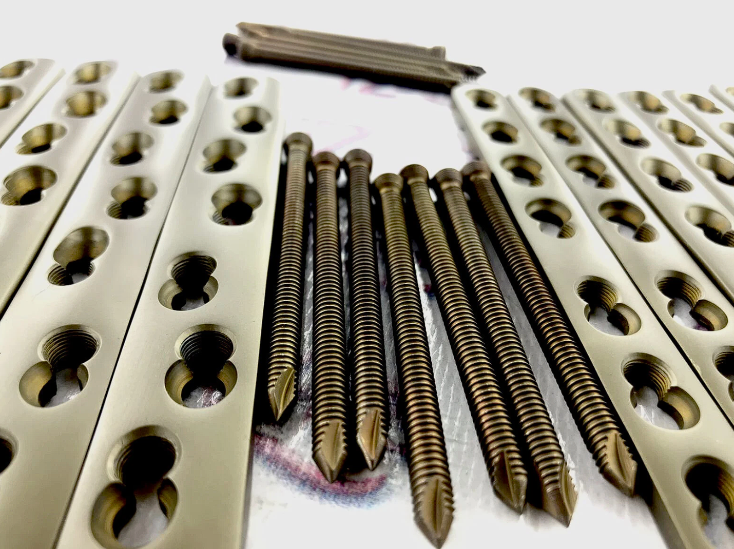Broad Locking Plate 6 to 14 Holes & 5mm LCP screw(115 Pcs Titanium ) Veterinary
