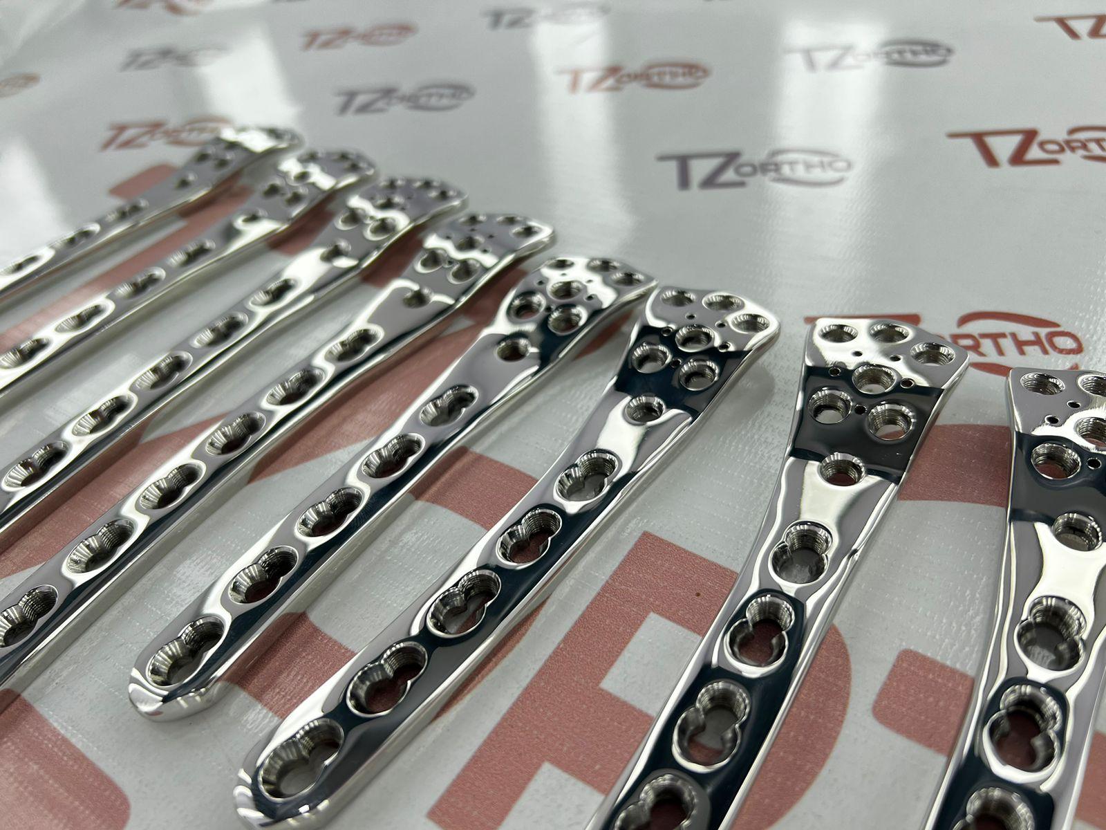 Locking Distal Femur Plates 4.5/5.0mm + 5 mm 90 PCs Screws