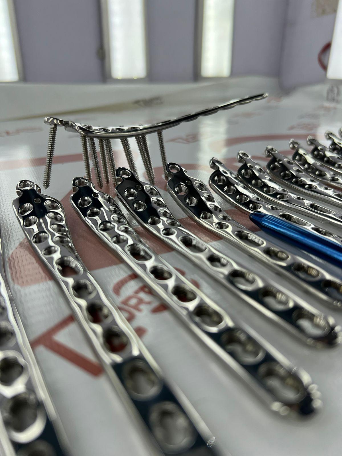 Veterinary Distal Tibia Plate LCP 3.5mm 4 to 10 Holes 14pcs (7L/7R)