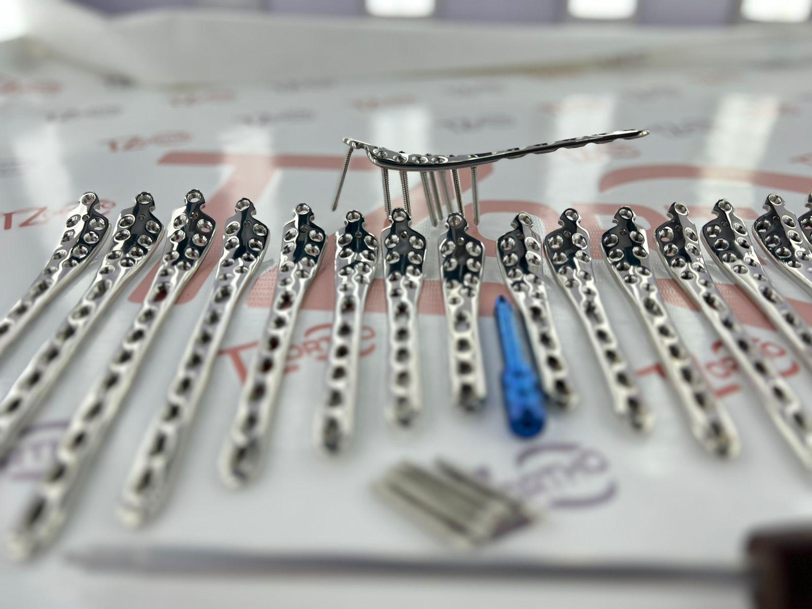 Veterinary Distal Tibia Plate LCP 3.5mm 4 to 10 Holes 14pcs (7L/7R)