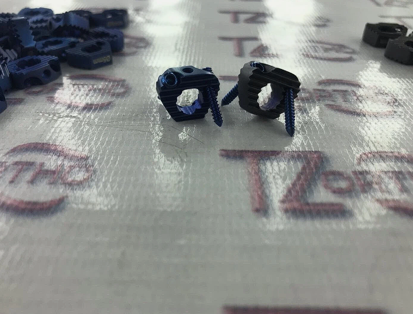 Cervical Cage Spine 5mm Titanium 5 Pcs With 20 Screws (14mm & 16mm)