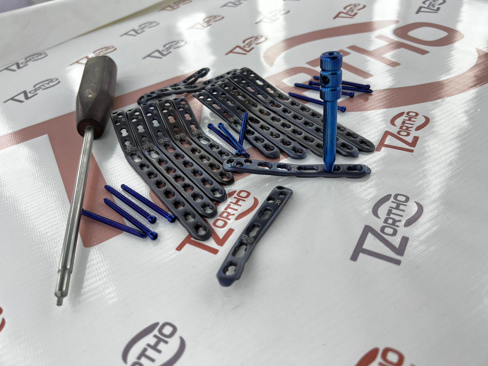 Locking Distal Humerus Medial Plates L & R with LCP 3.5 Screws 173 Pcs Set