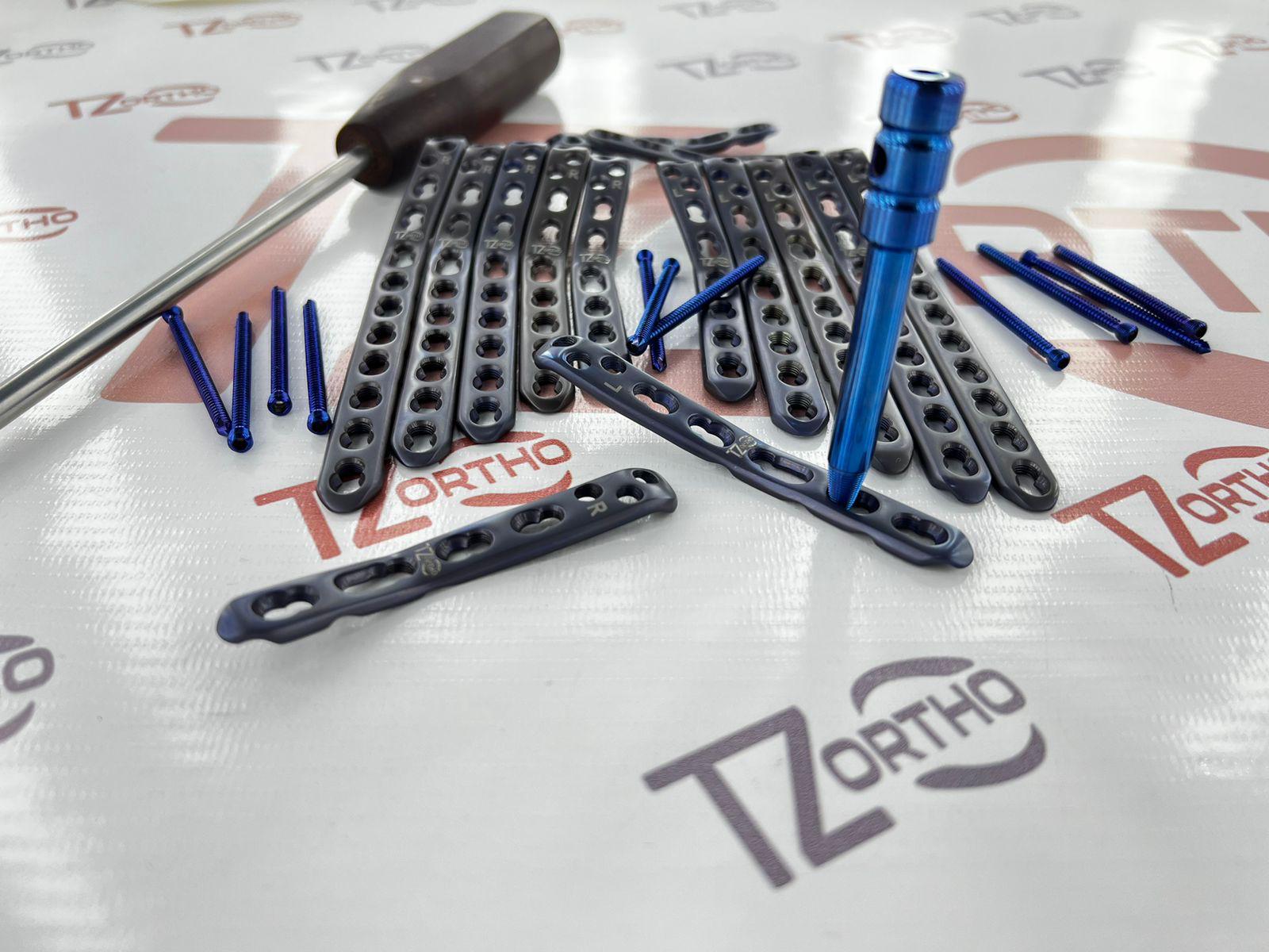 Locking Distal Humerus Medial Plates L & R with LCP 3.5 Screws 173 Pcs Set