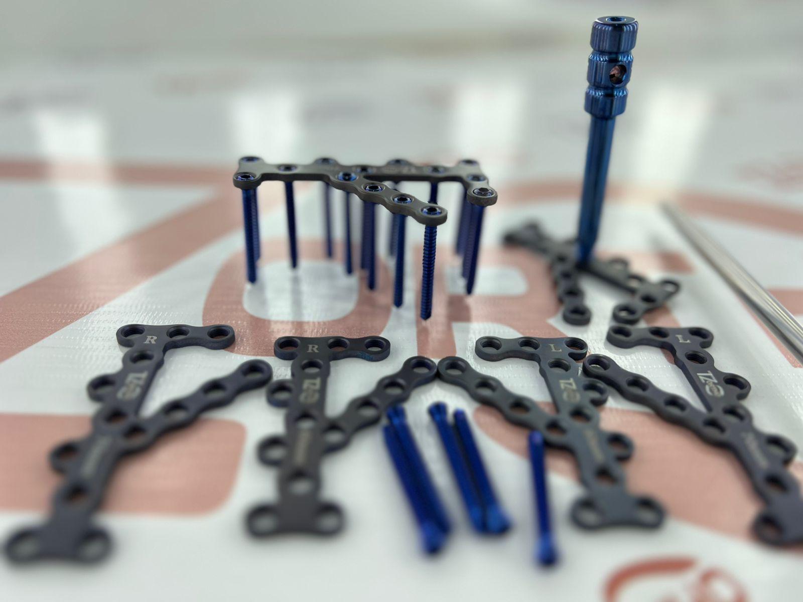 Calcaneal Bone Fixation L/R Plate 60mm & 70mm 30 Locking Screws veterinary 4Pcs