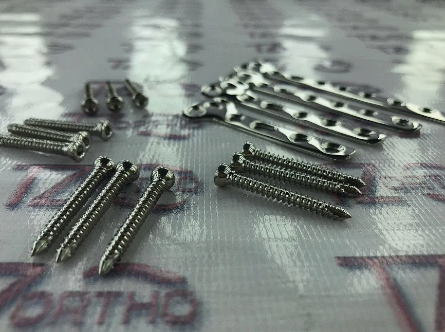 Orthopaedic Small T- Plates 3.5 mm (3 Holes to 7 Holes) 6 Piece with 50 Screws