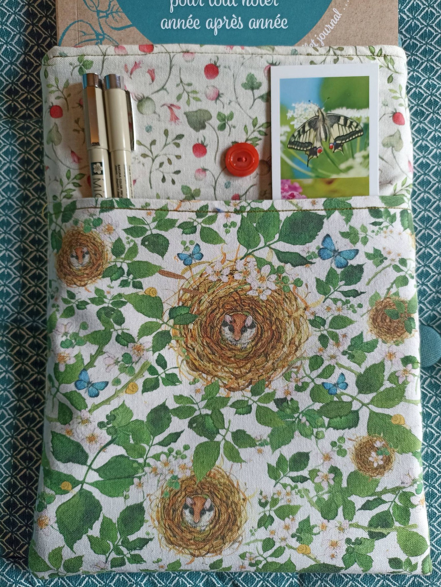 Pochette à livre faite main, tissu coton lérots, fraises