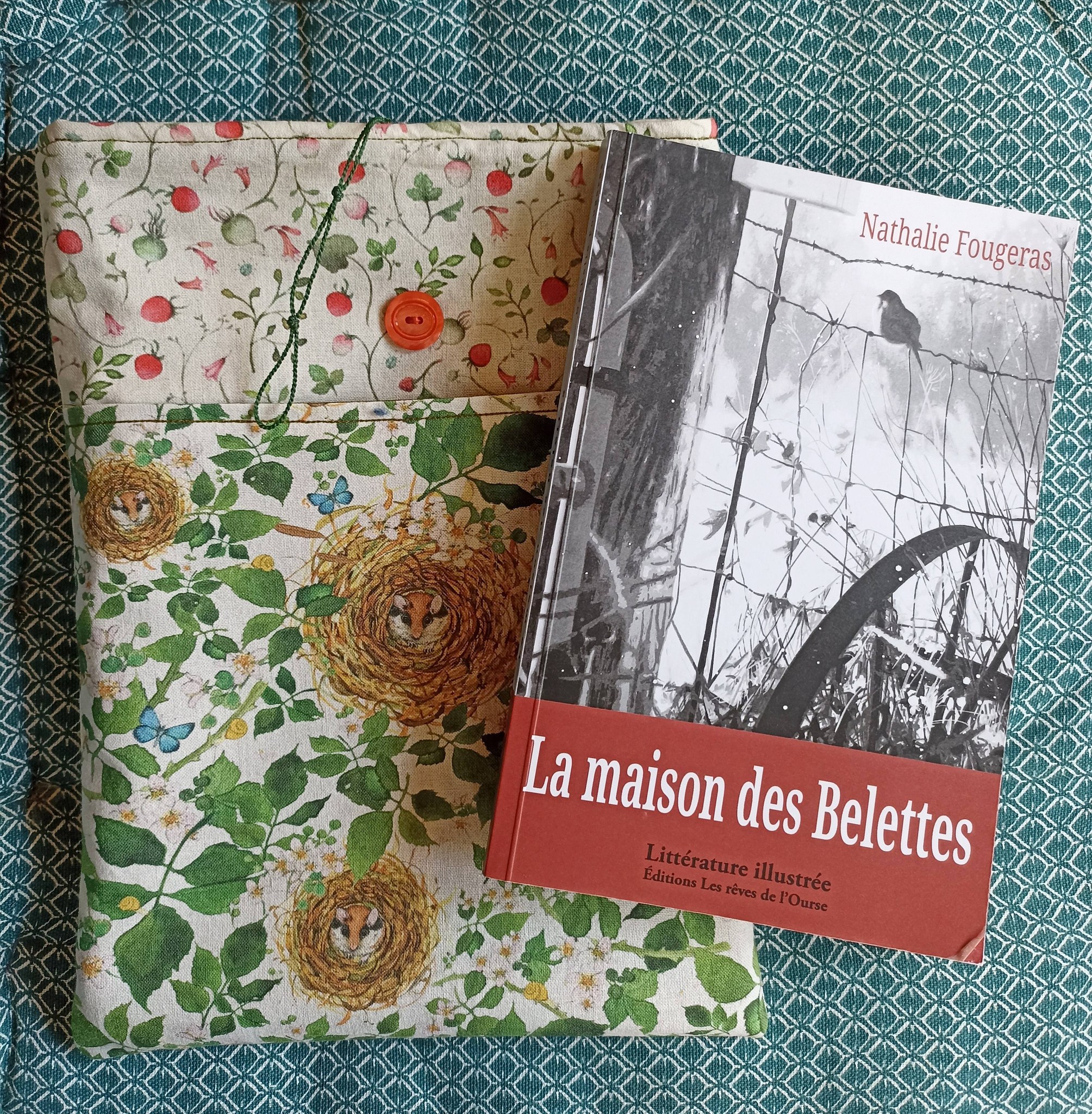 Pochette à livre faite main, tissu coton lérots, fraises