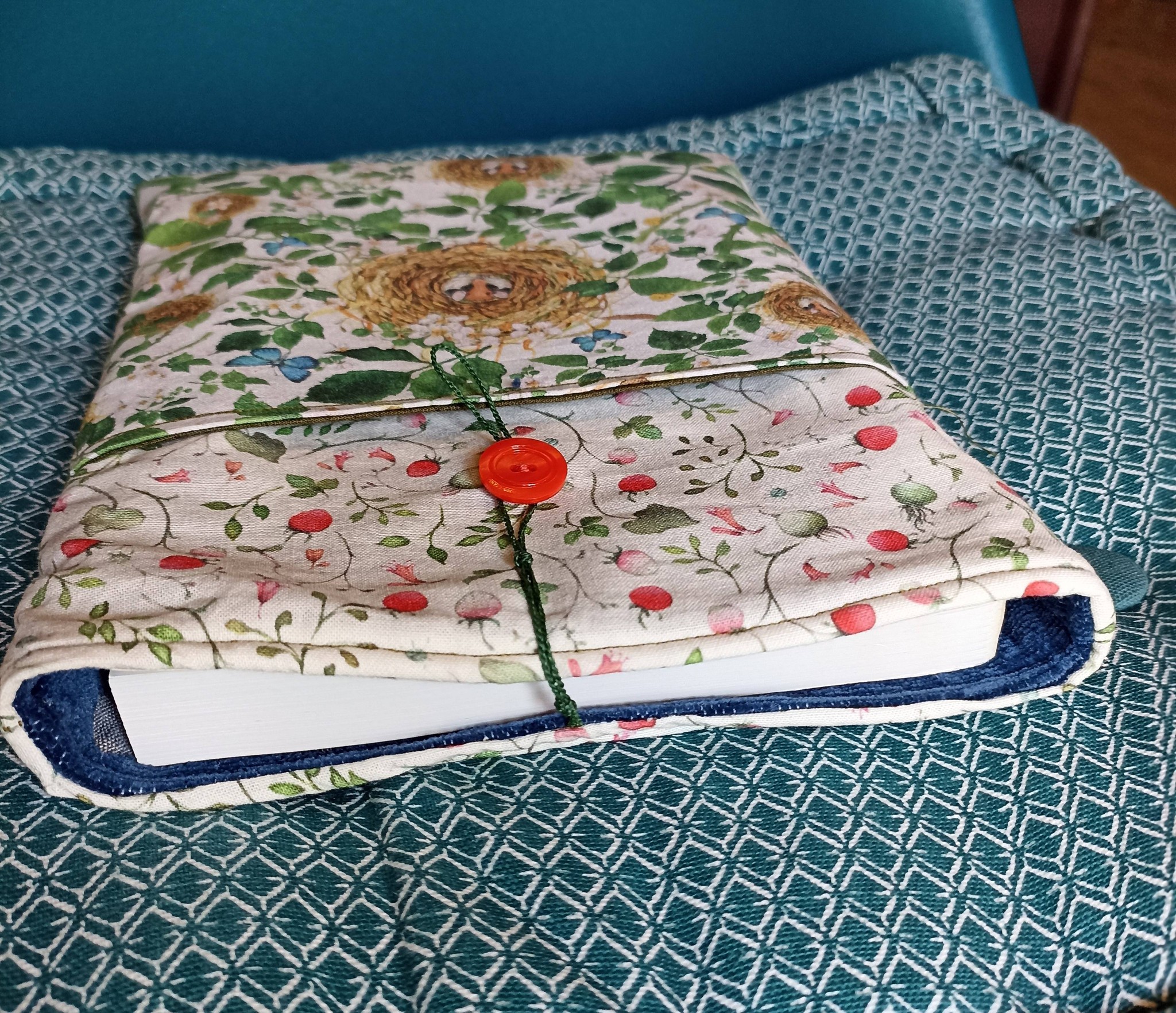 Pochette à livre faite main, tissu coton lérots, fraises