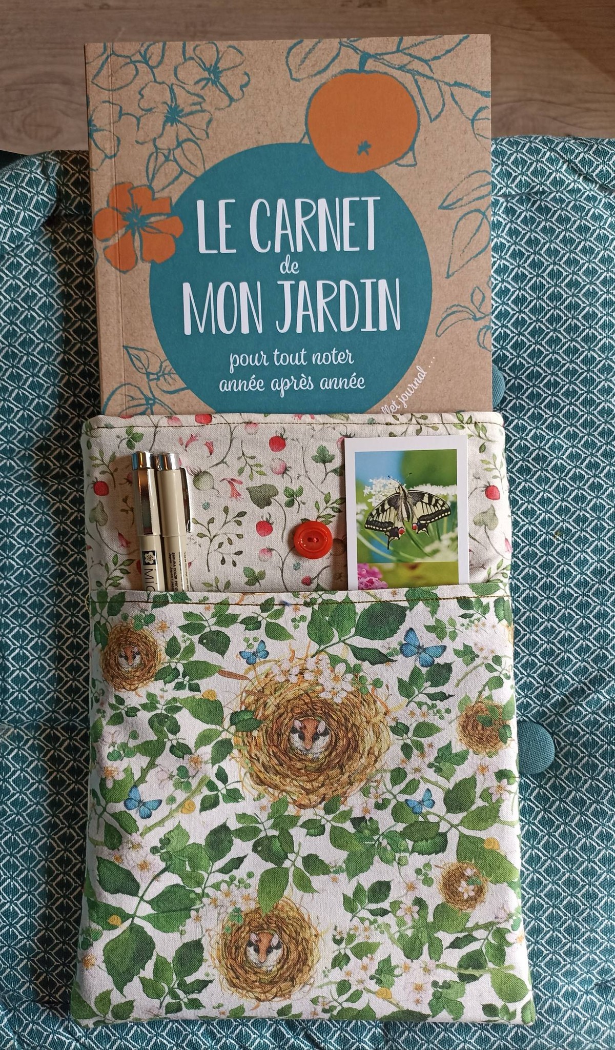 Pochette à livre faite main, tissu coton lérots, fraises