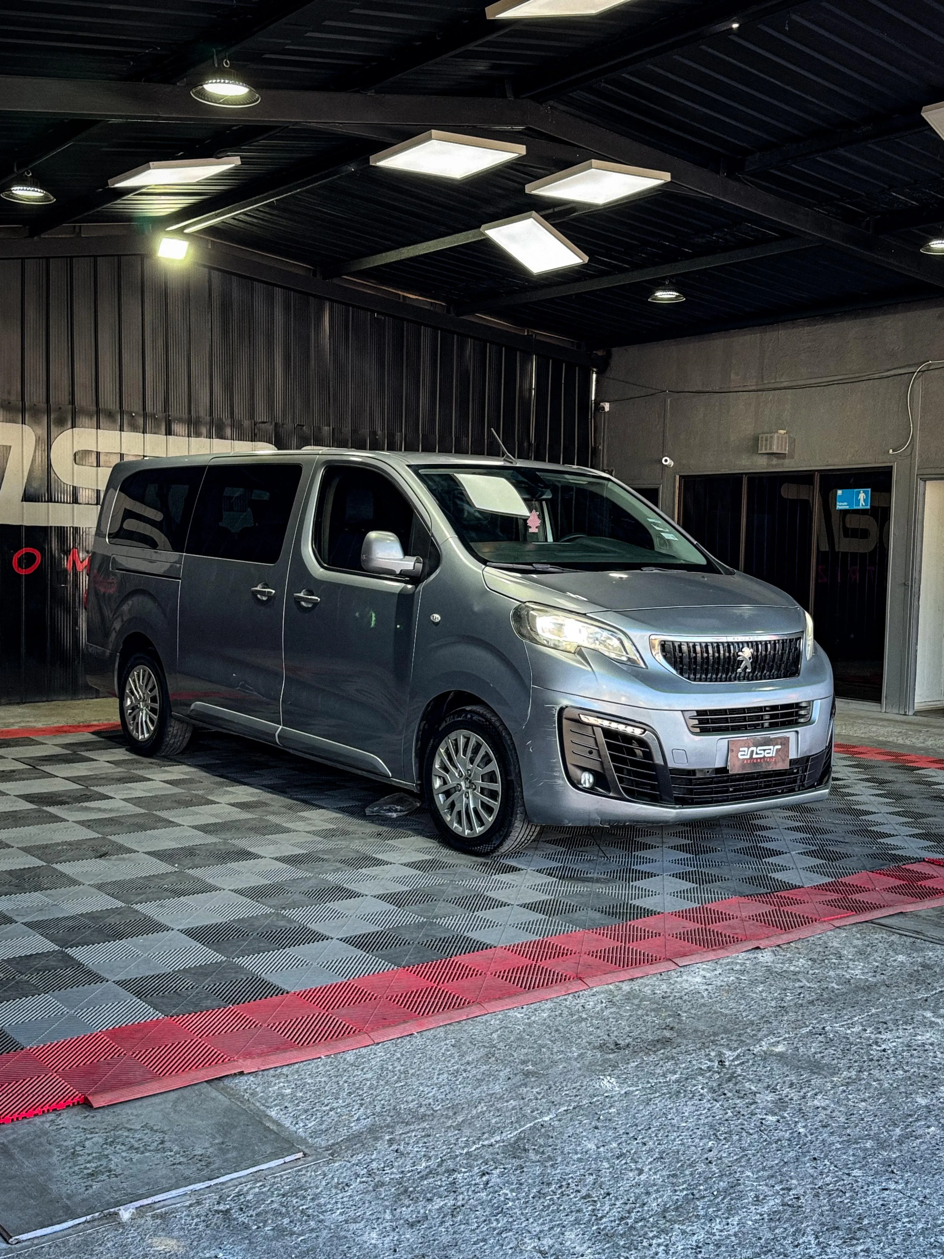 Peugeot Traveller Business