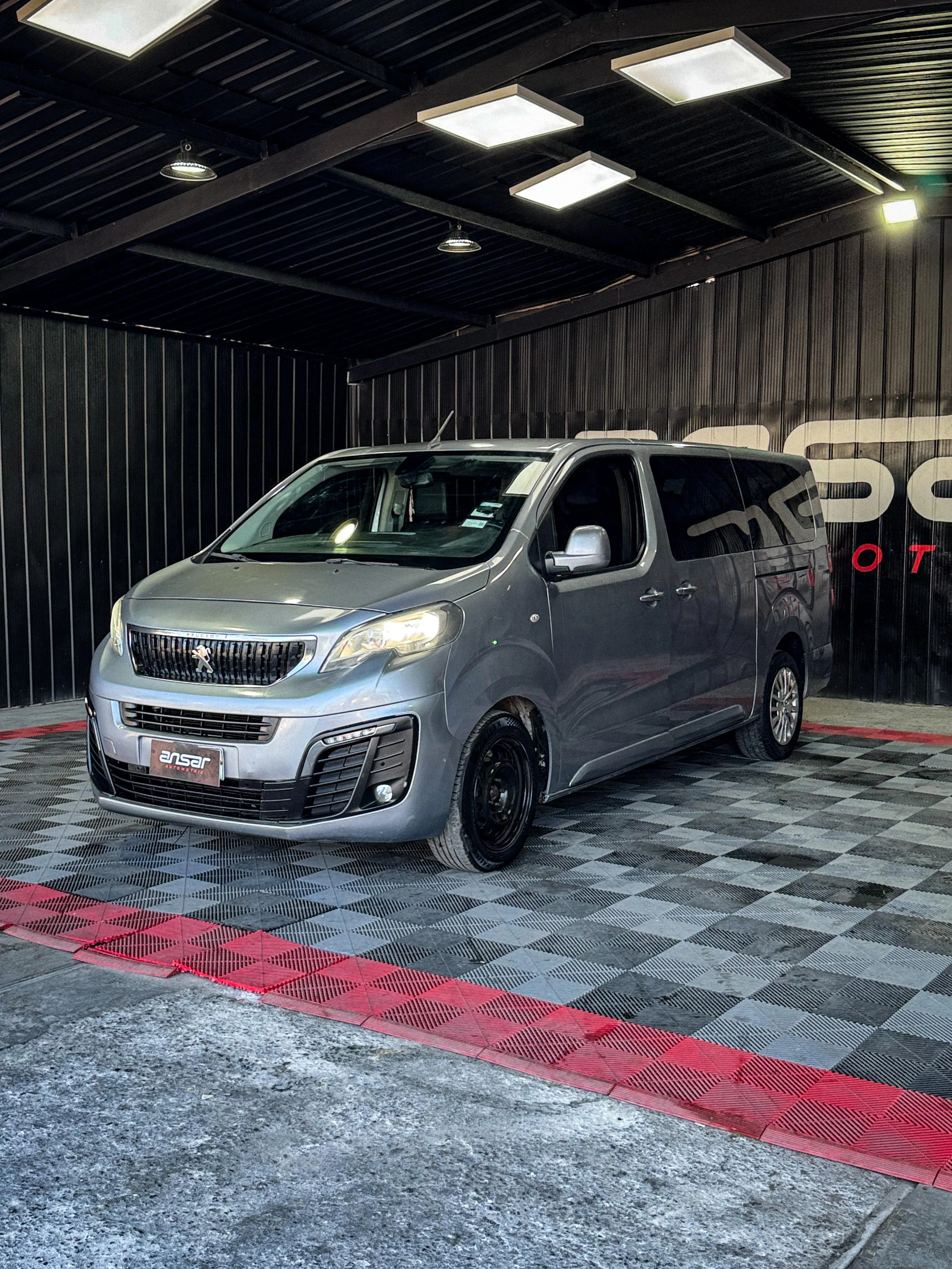 Peugeot Traveller Business