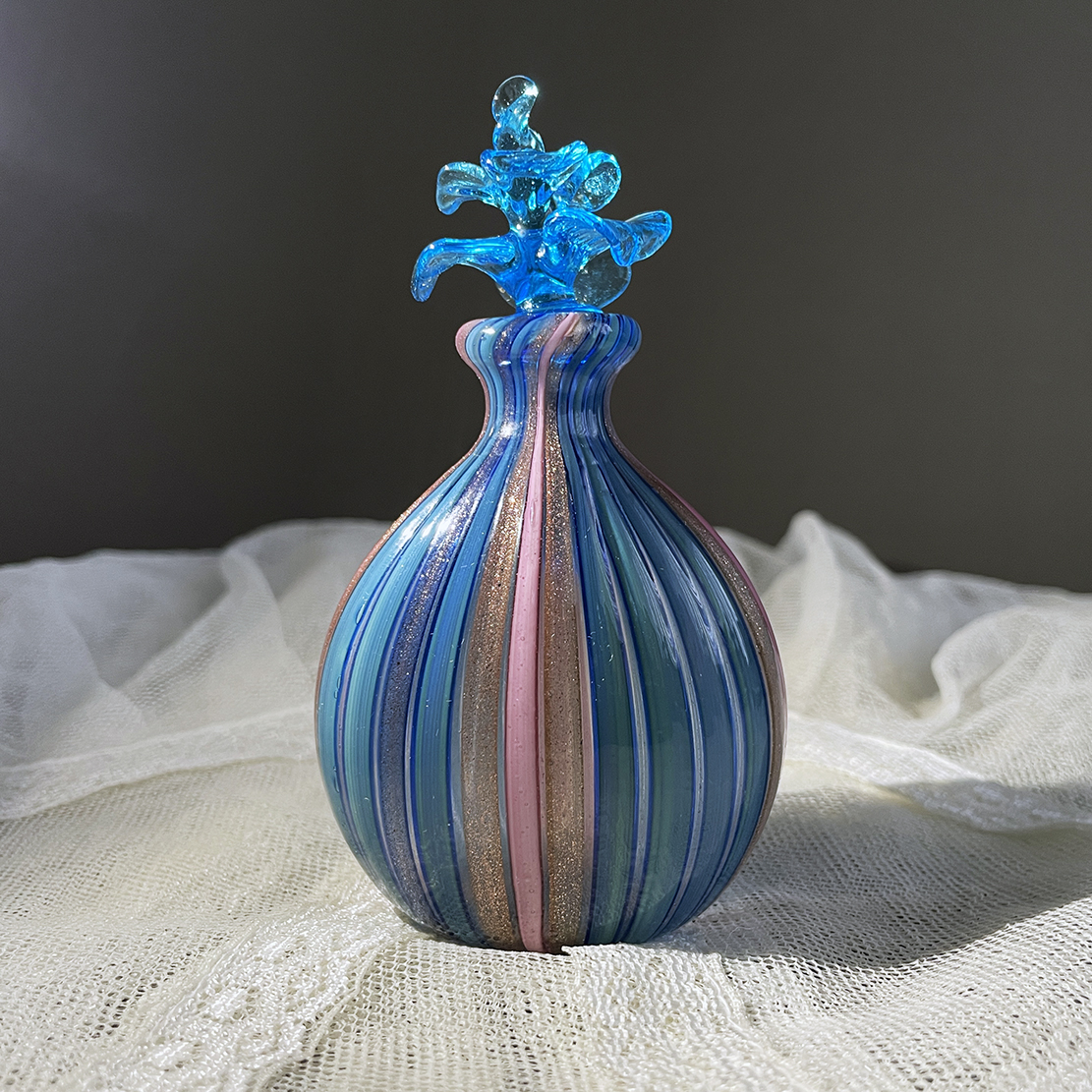 Sticlă de parfum din sticlă artistică Murano, realizată manual, cu dop sculptural – c. 1980