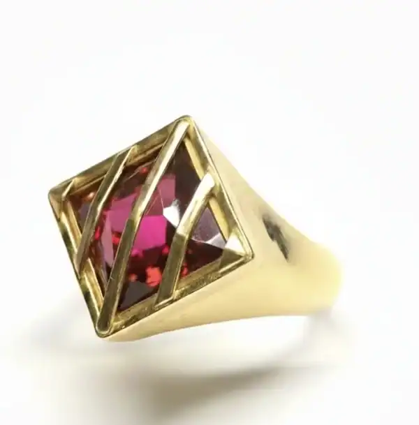 Chevalière homme or logo 