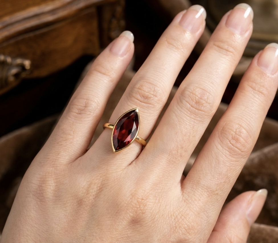 Bague grenat catalan or navette 18x8