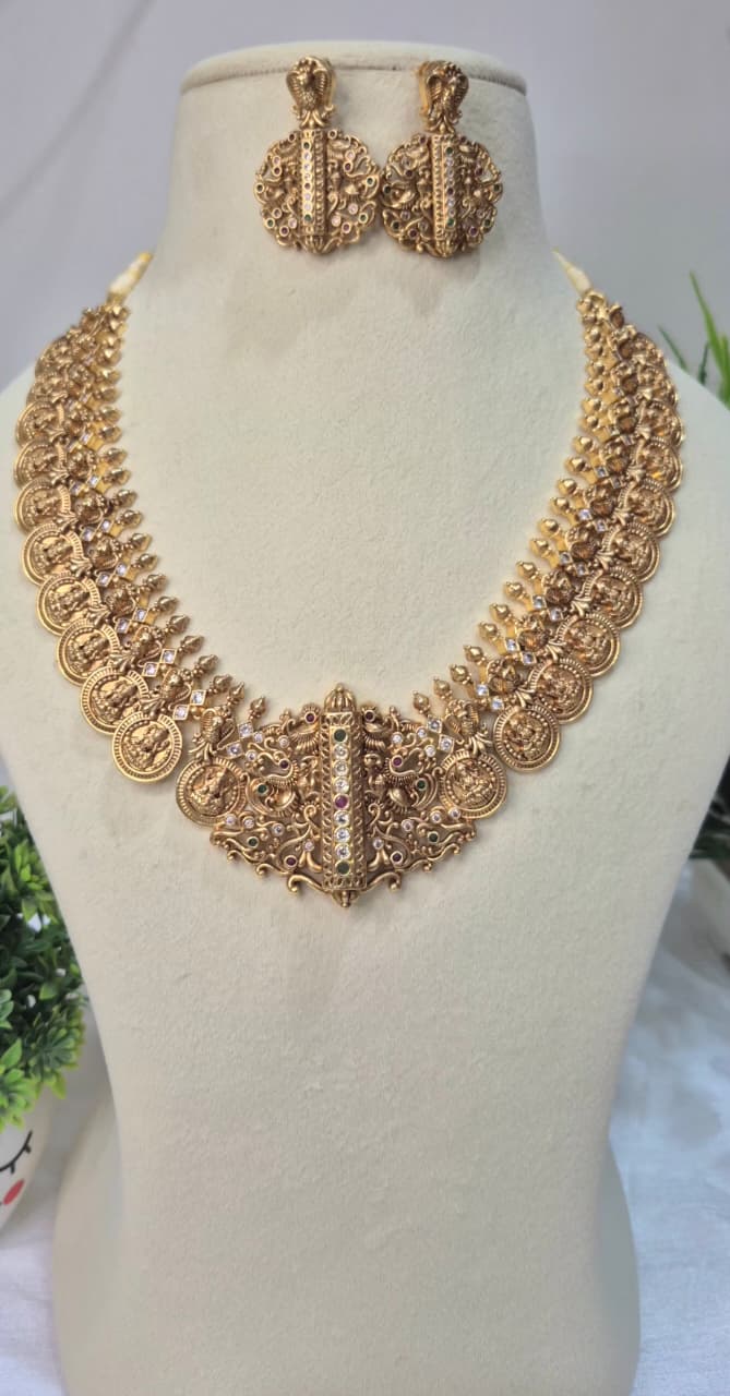 Kaasu Malai Short Necklace with Earrings