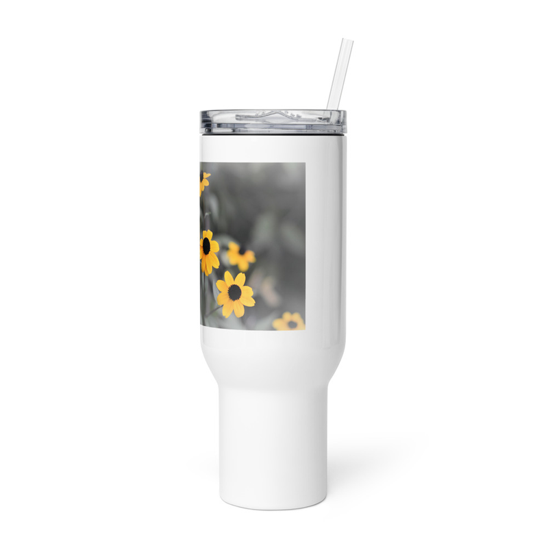 Travel mug with a handle