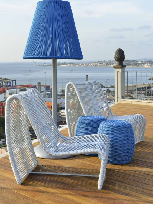 Poltrona Lussosa e Apoio de Pés