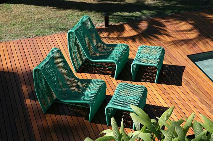 Poltrona Lussosa e Apoio de Pés