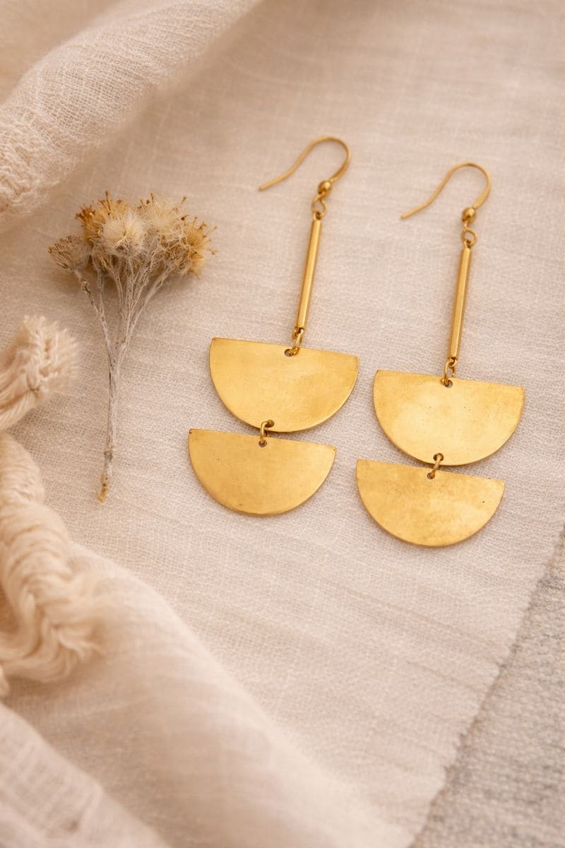 Aretes geométricos dorados