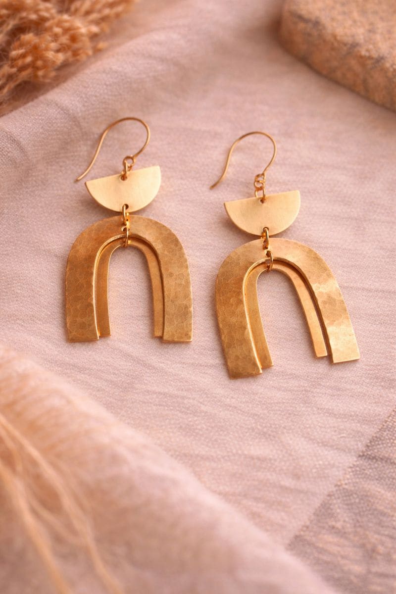 Aretes geométricos dorados