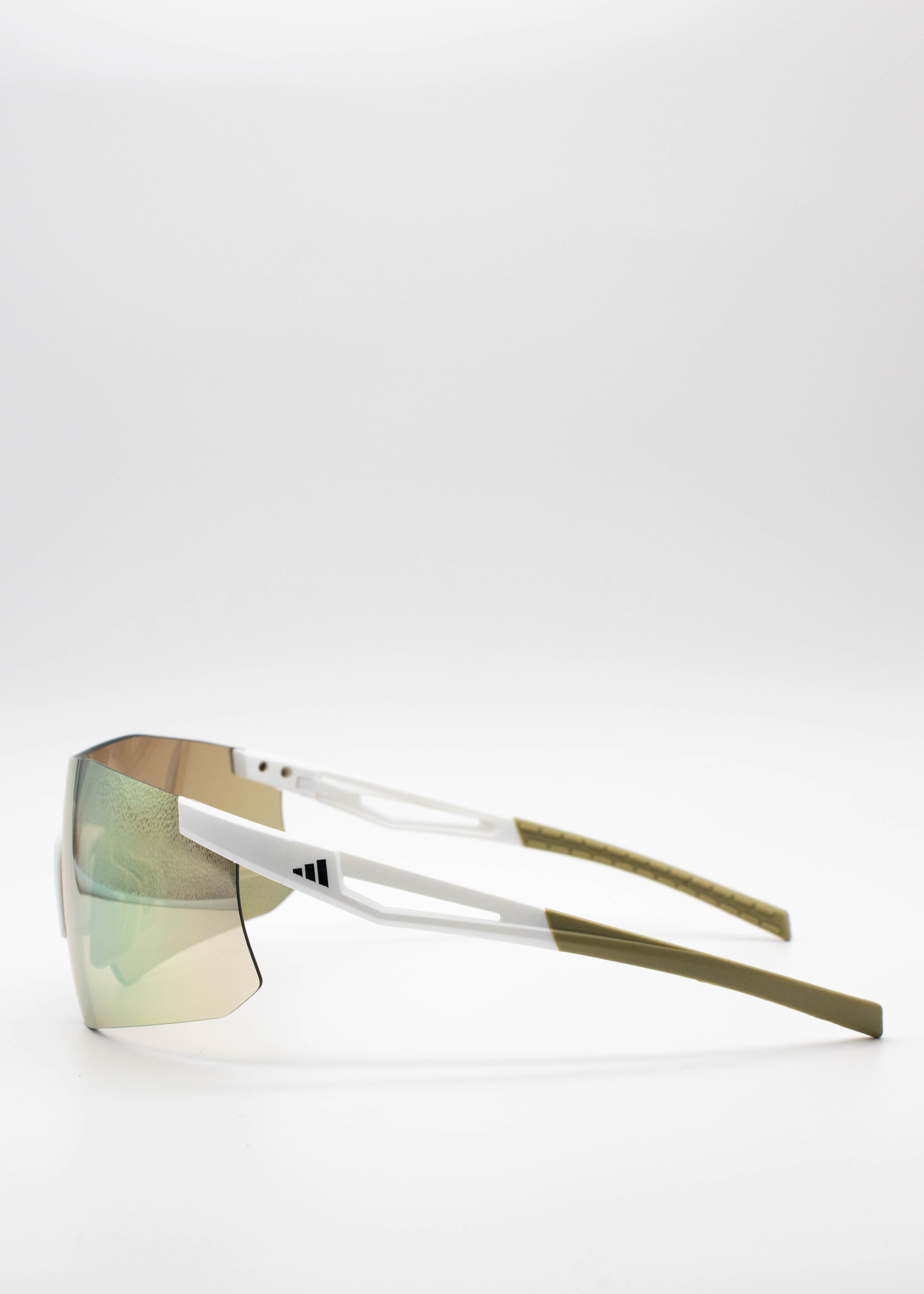 Adidas: Lentes de sol deportivos 
