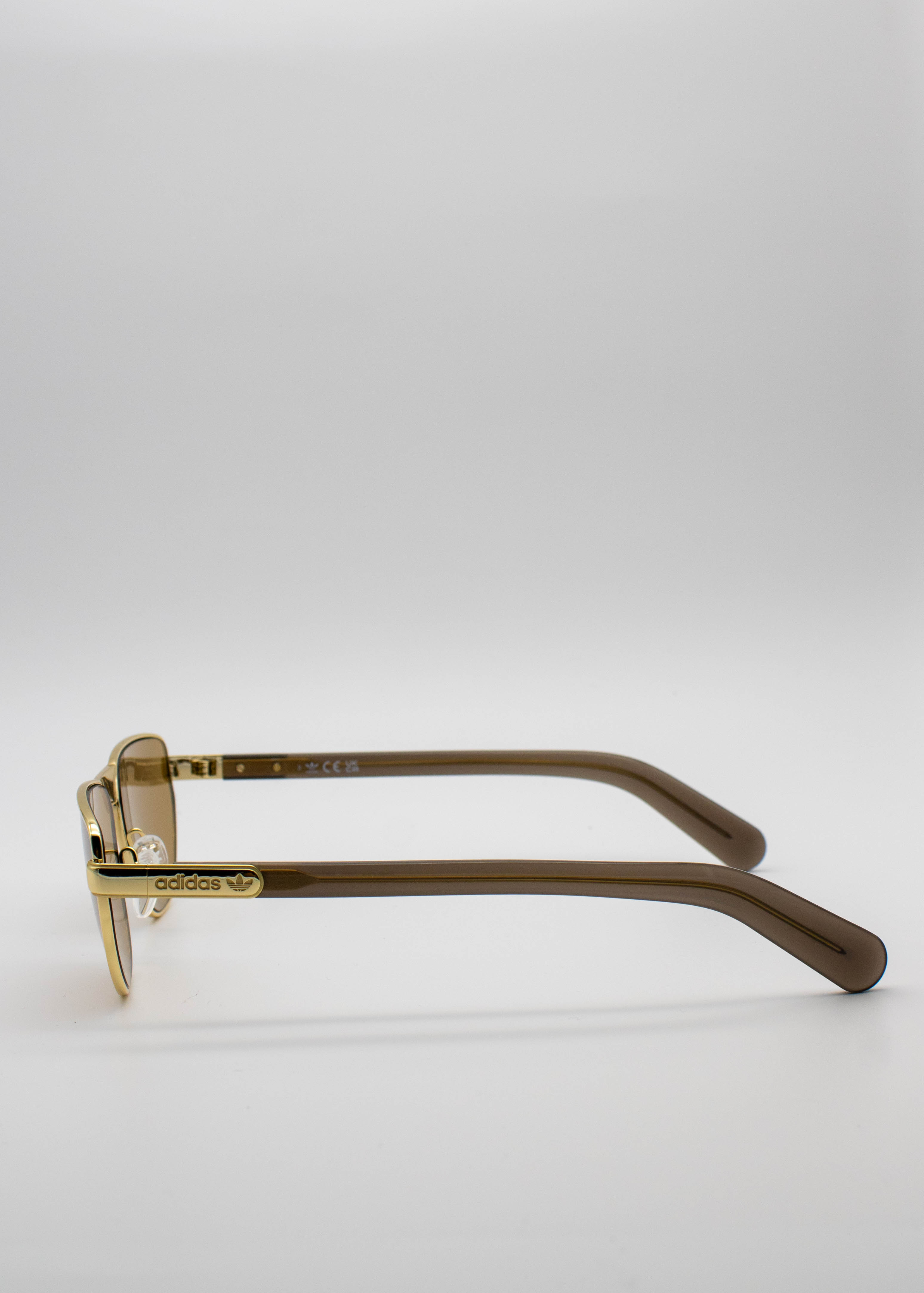 Adidas: Lentes de Sol Dorados