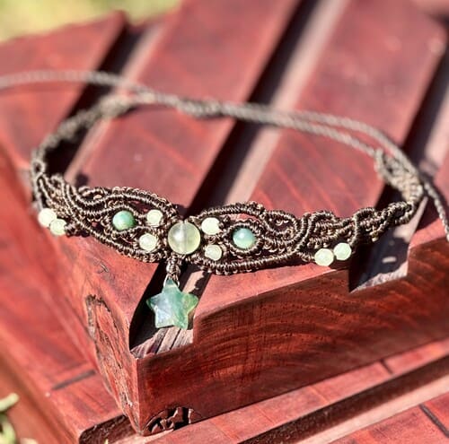 Collar de macramé con ágata musgosa, fluorita verde y venturina facetada