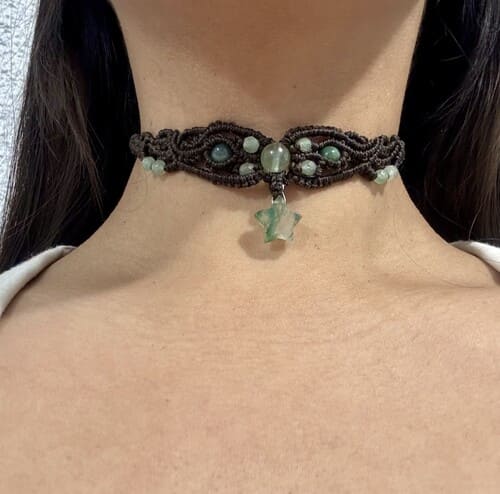 Collar de macramé con ágata musgosa, fluorita verde y venturina facetada
