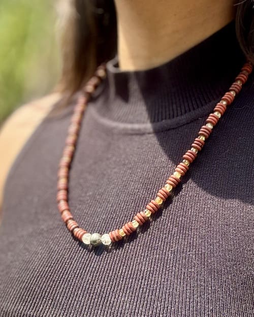 Collar de cuentas rústicas