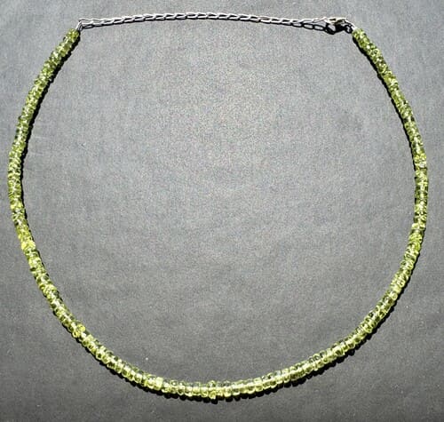 Gargantilla de peridoto 