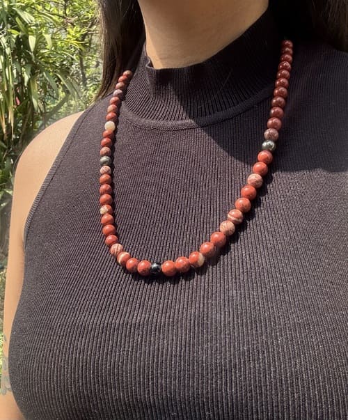 Collar de cuentas de jaspe rojo