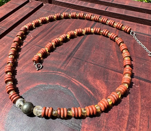 Collar de cuentas rústicas