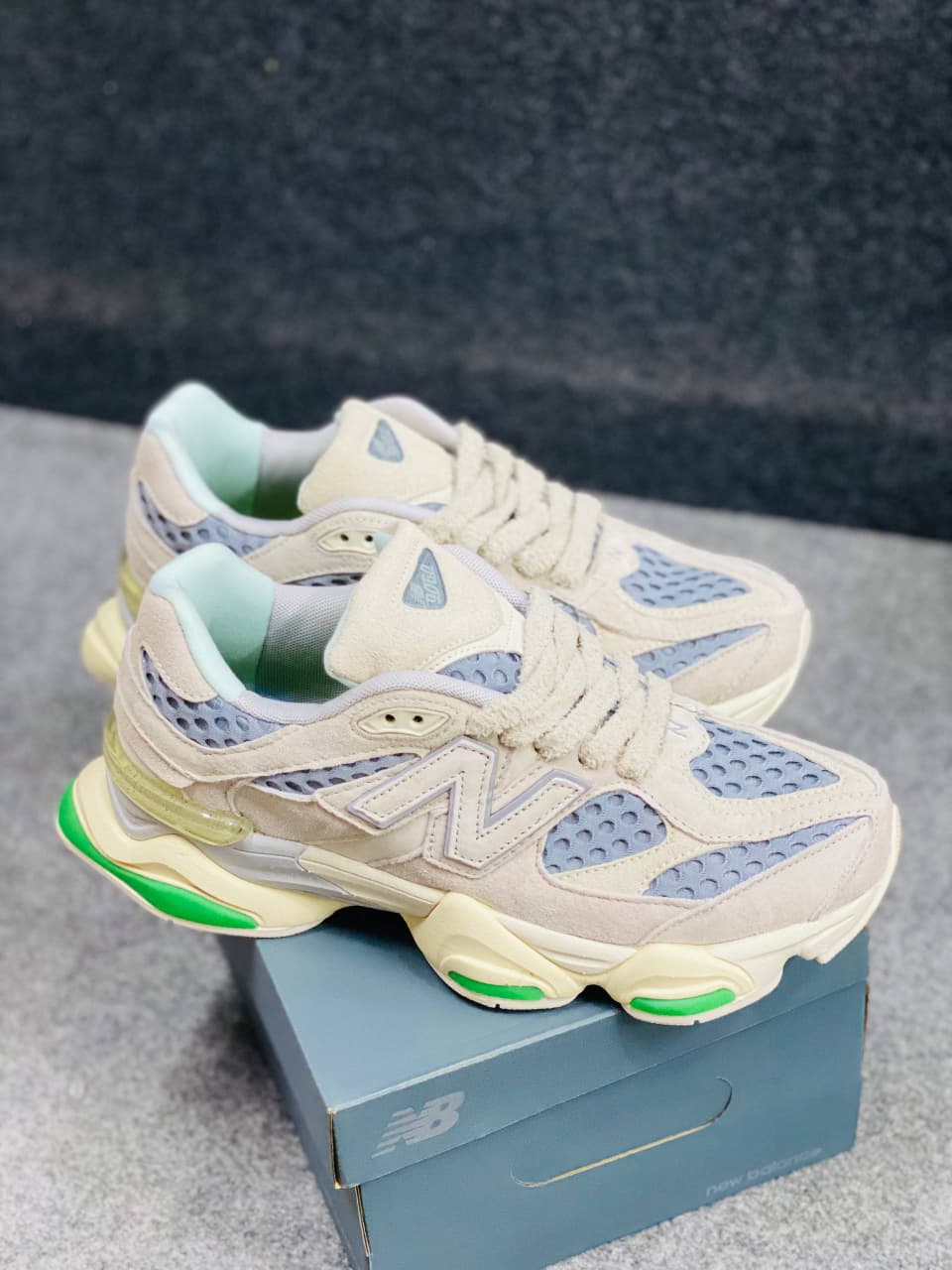 NB:9060 Bricks & wood 1:1