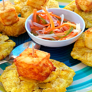 Tostones with meatballs / Tostones con bolitas de carne