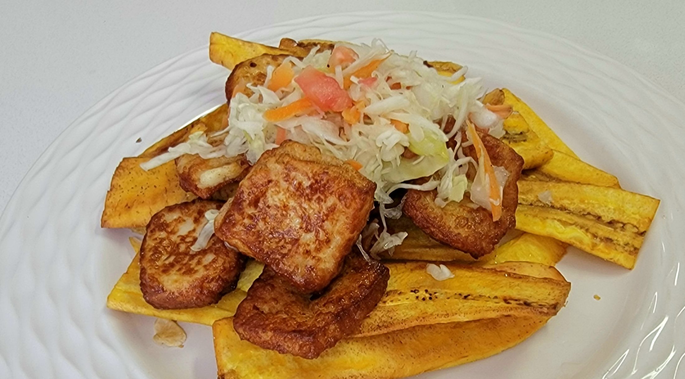 Slices with cheese / Tajadas con queso