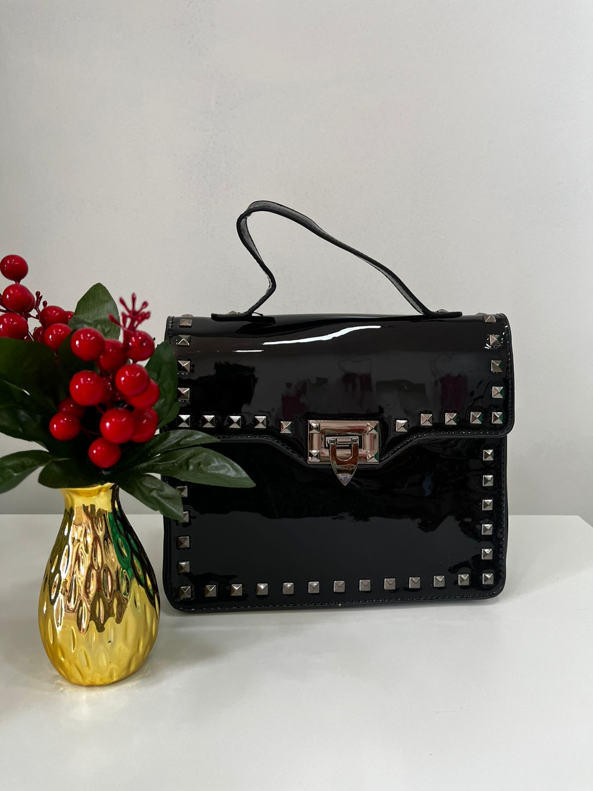 Bolsa Preta Verniz com Tachas