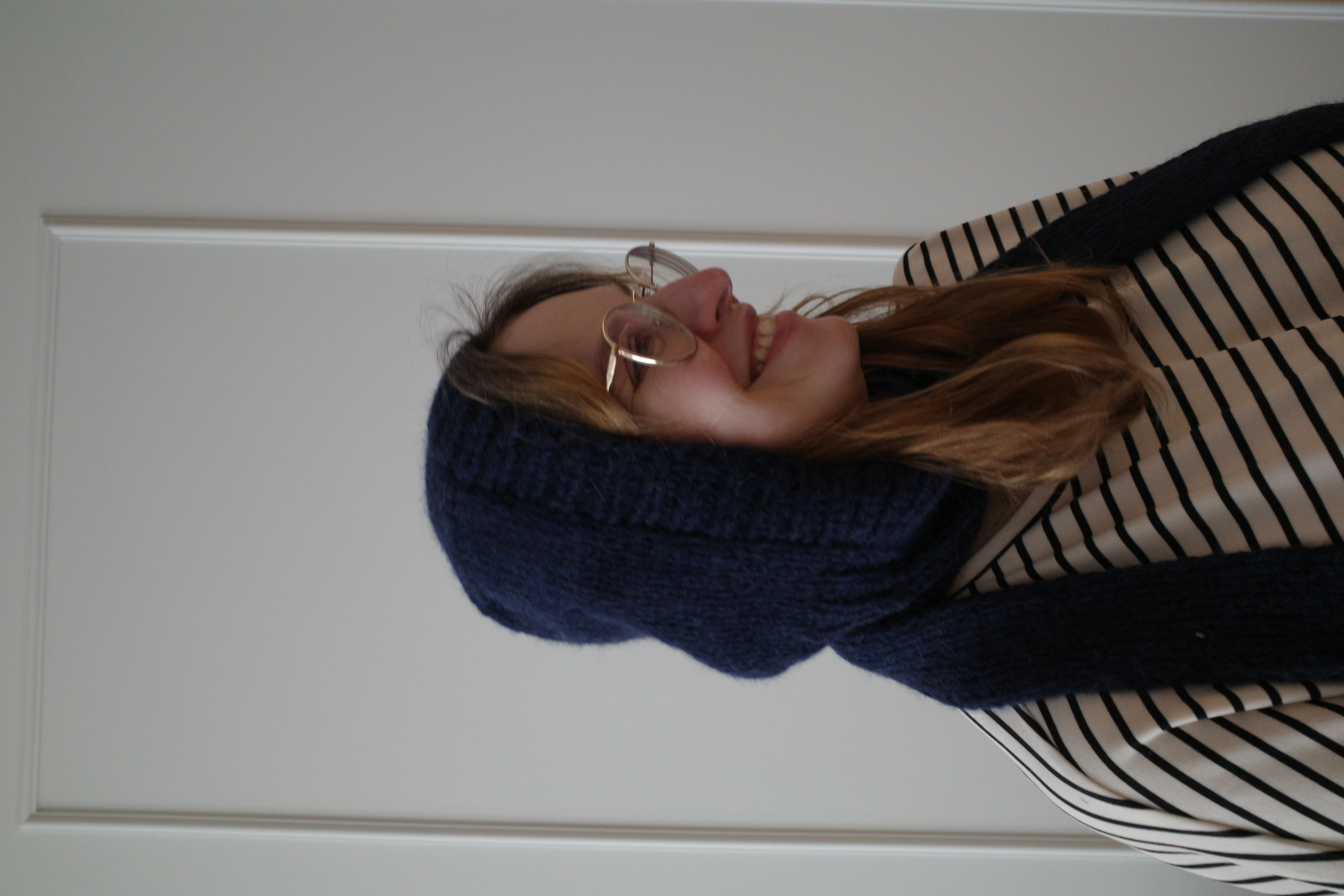 Bonetė - tamsiai mėlyna