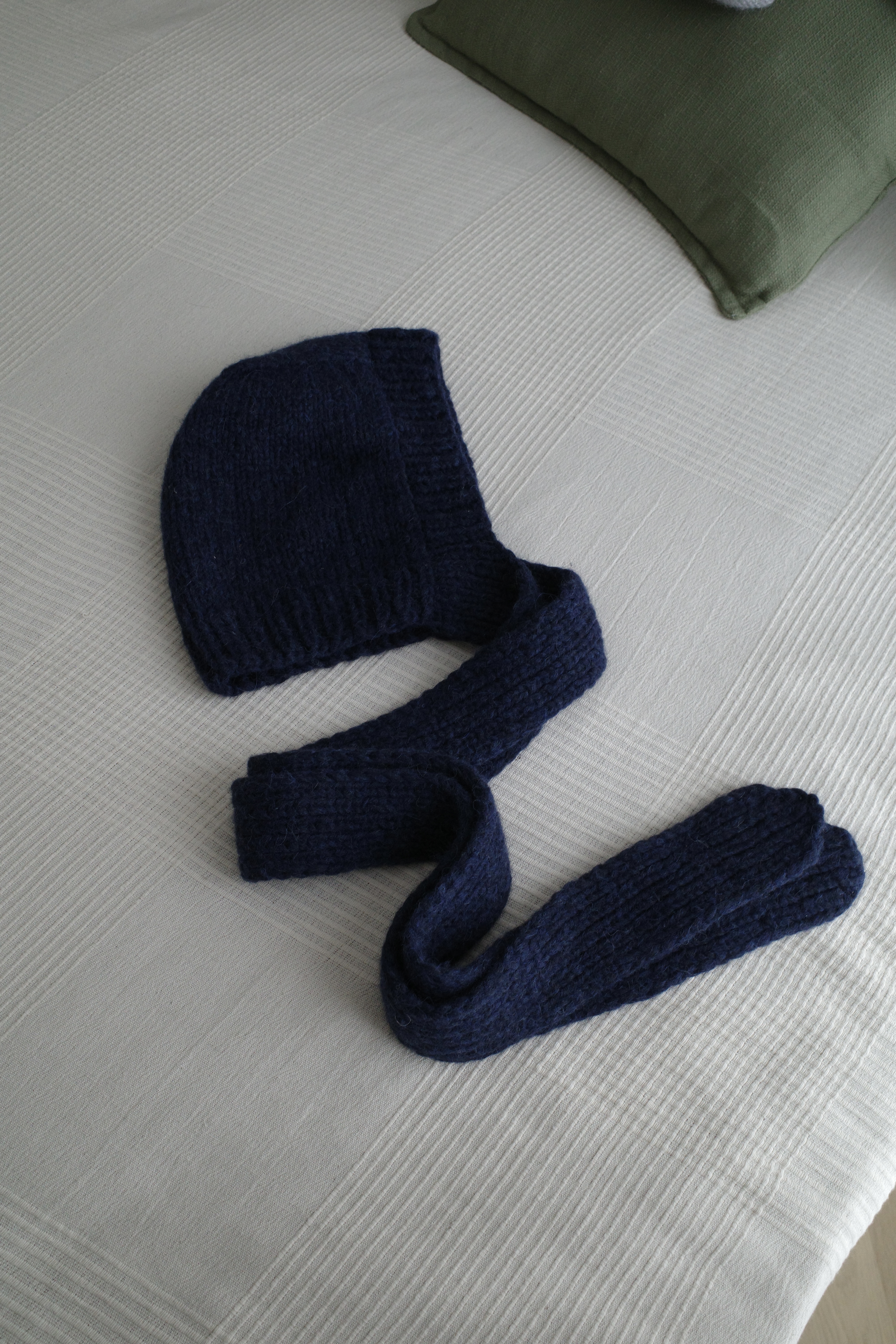 Bonetė - tamsiai mėlyna