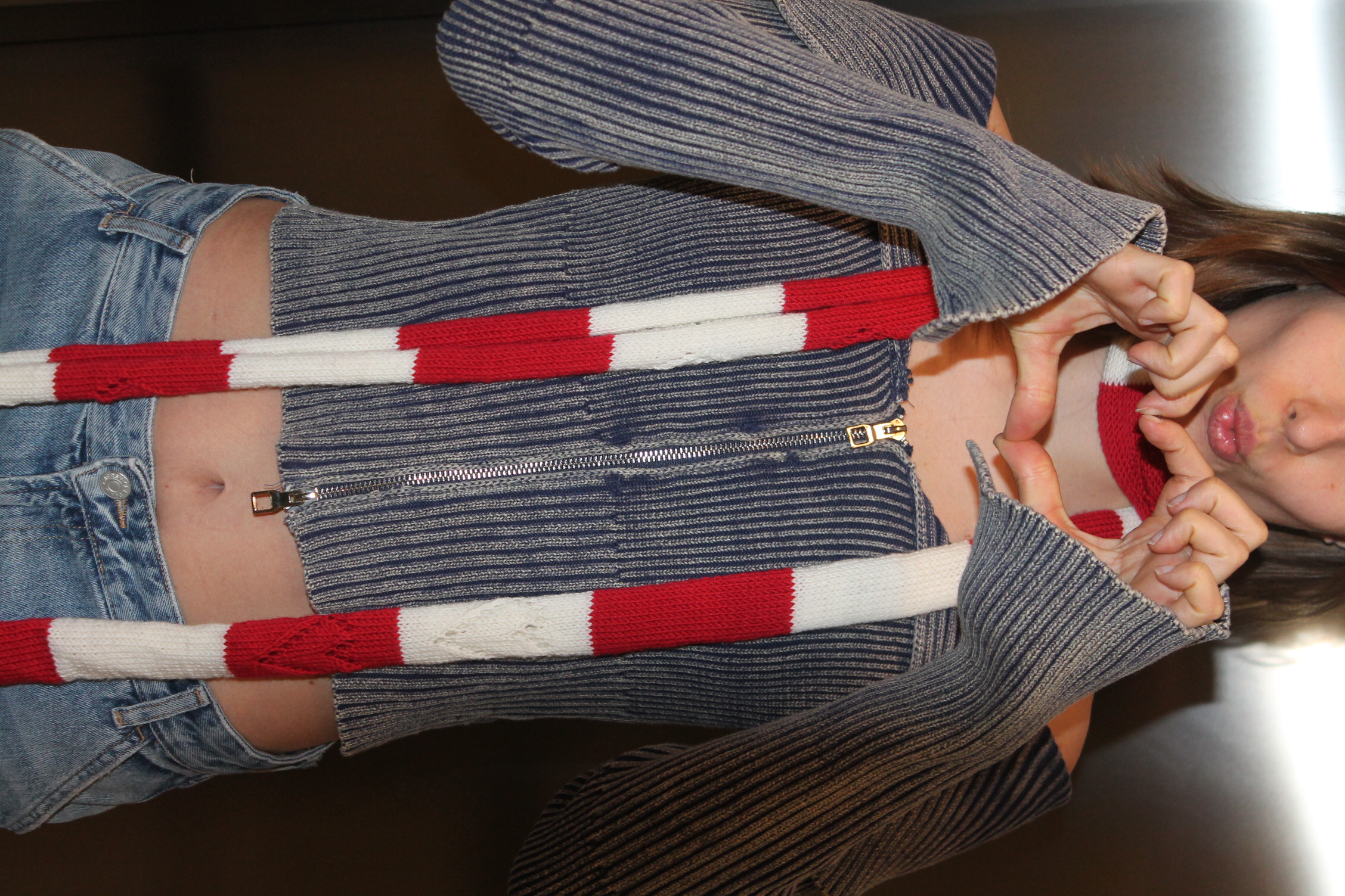 Dryžuotas šalikas su širdelėmis