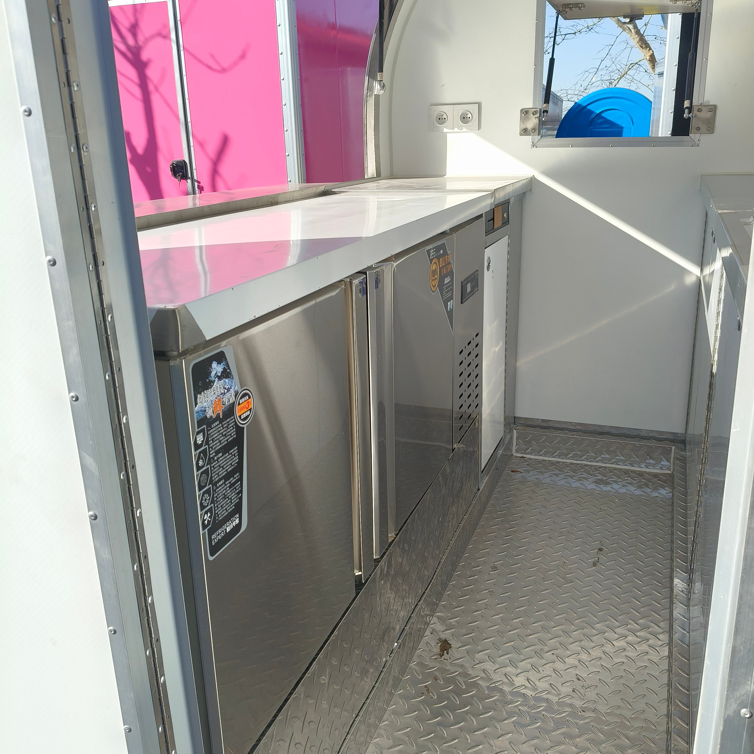 Foodtrailer TF-DR Nouvelle Génération 220x160 Noir Frigo/congel