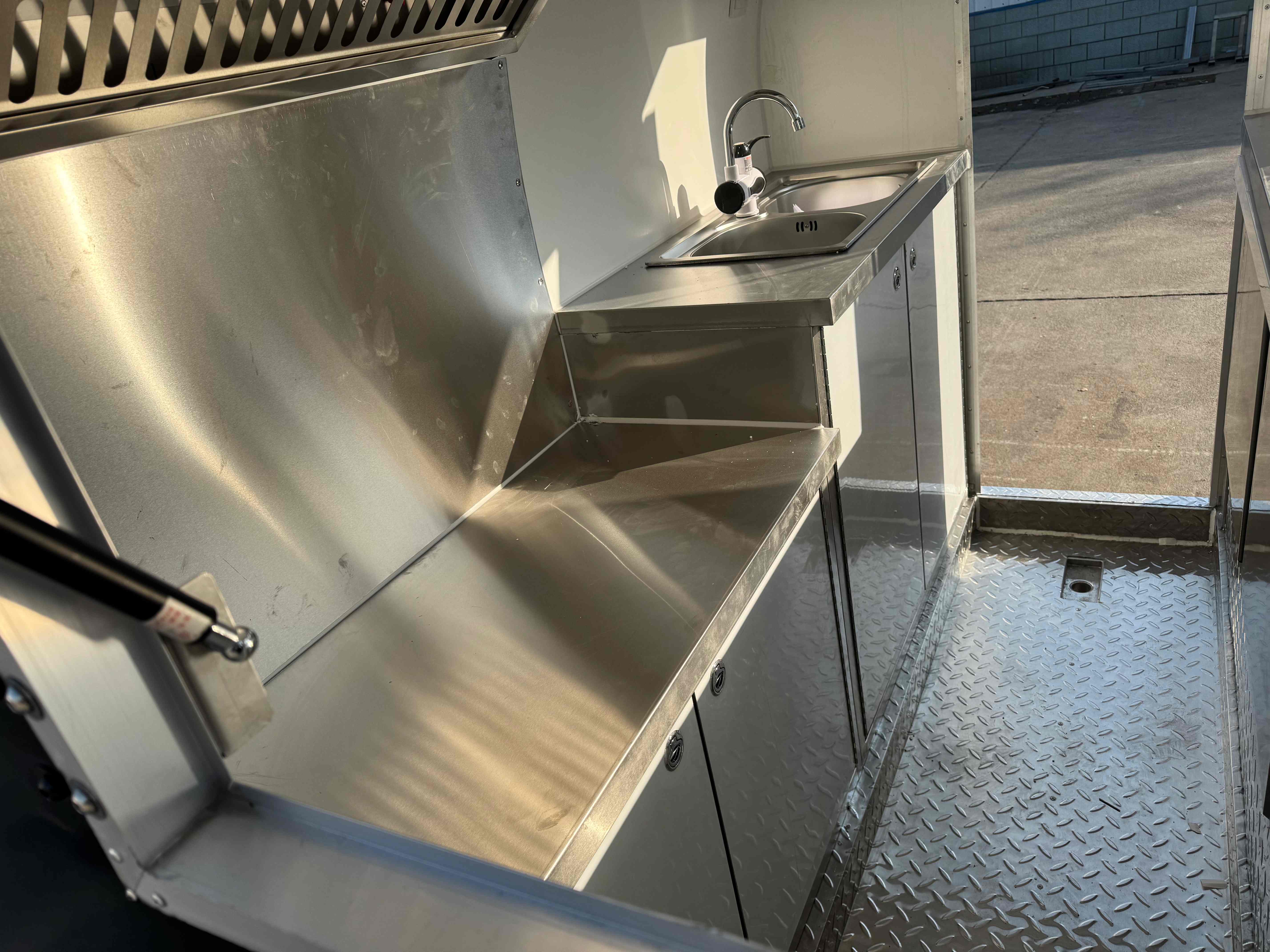 Foodtrailer TF-DR Nouvelle Génération 220x160 Noir