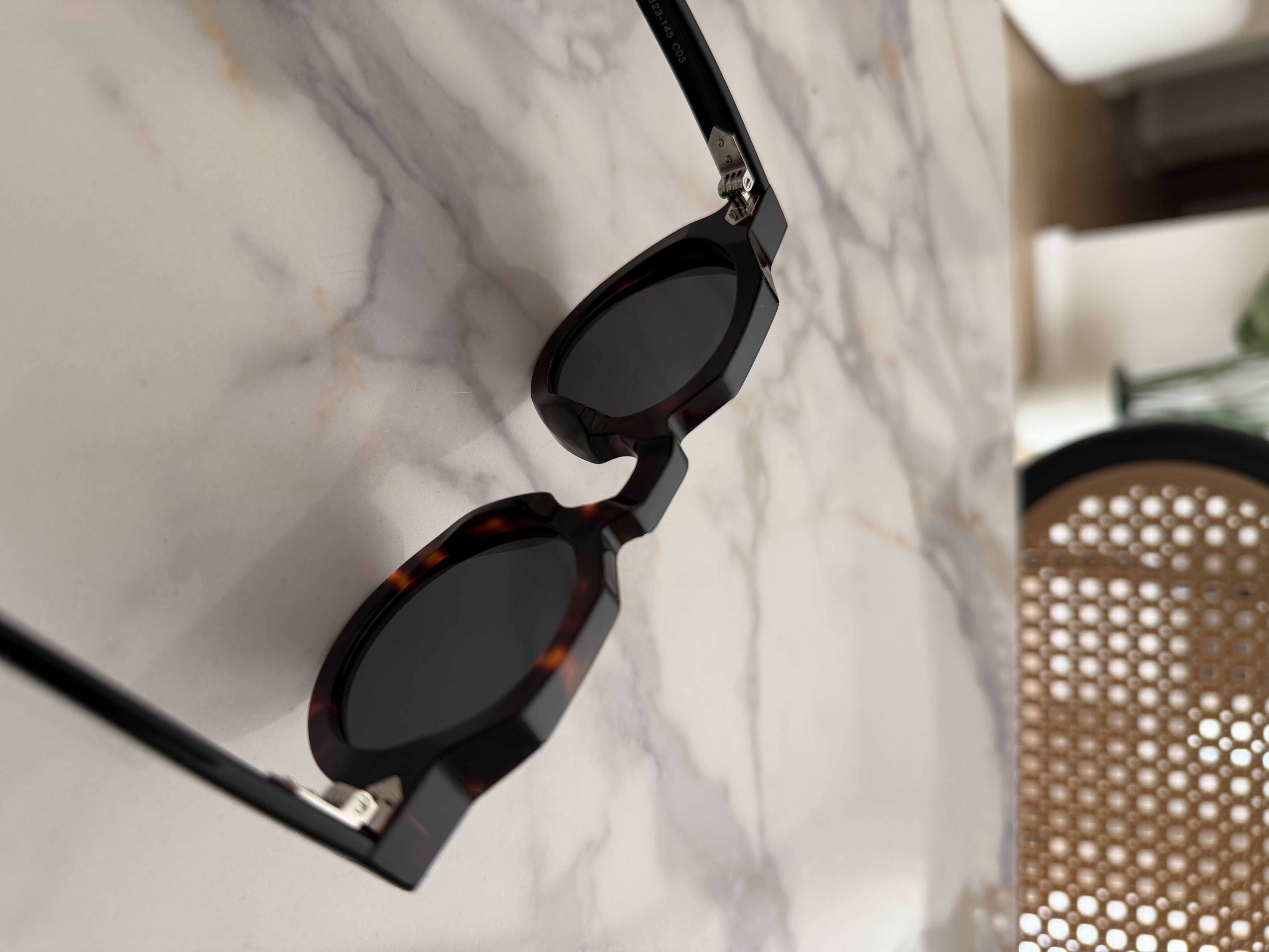 Ken tort - dark lens