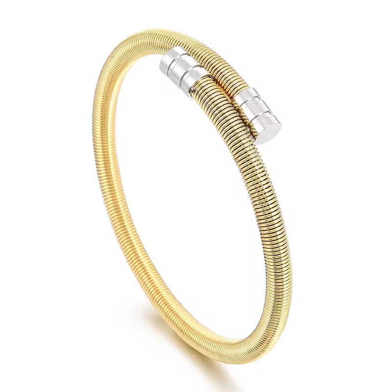 NovaSpring cuff - gold