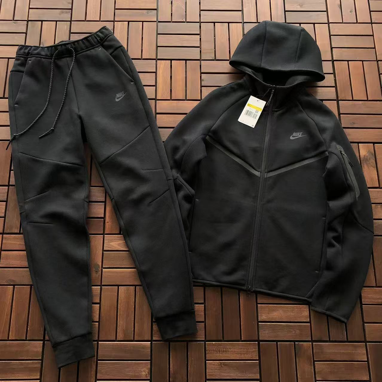 nike tech fleece preta